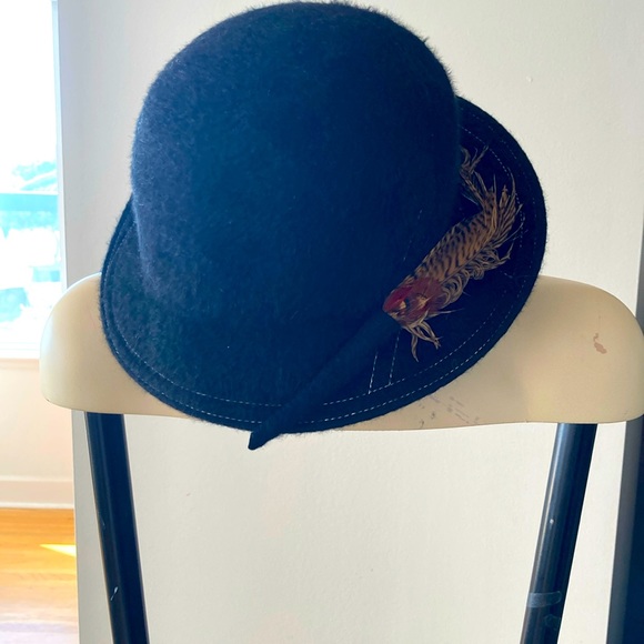 Vintage Fur Hat w Feather - Picture 2 of 7